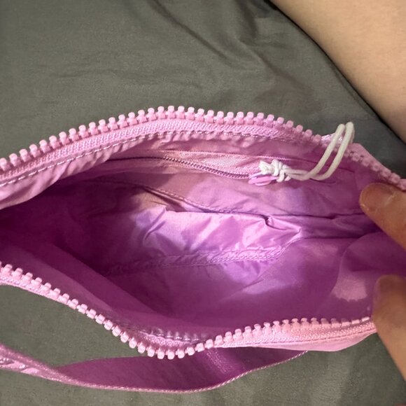 BAGGU Small Nylon Crescent Bag in Peony Pink! - Picture 10 of 10